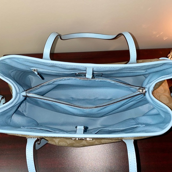 Coach Drawstring Carryall Tote Signature Canvas - Picture 5 of 16